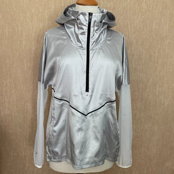 Nike Women's Silver Reflective Hooded Running Jacket - Size Large - Picture 1 of 10